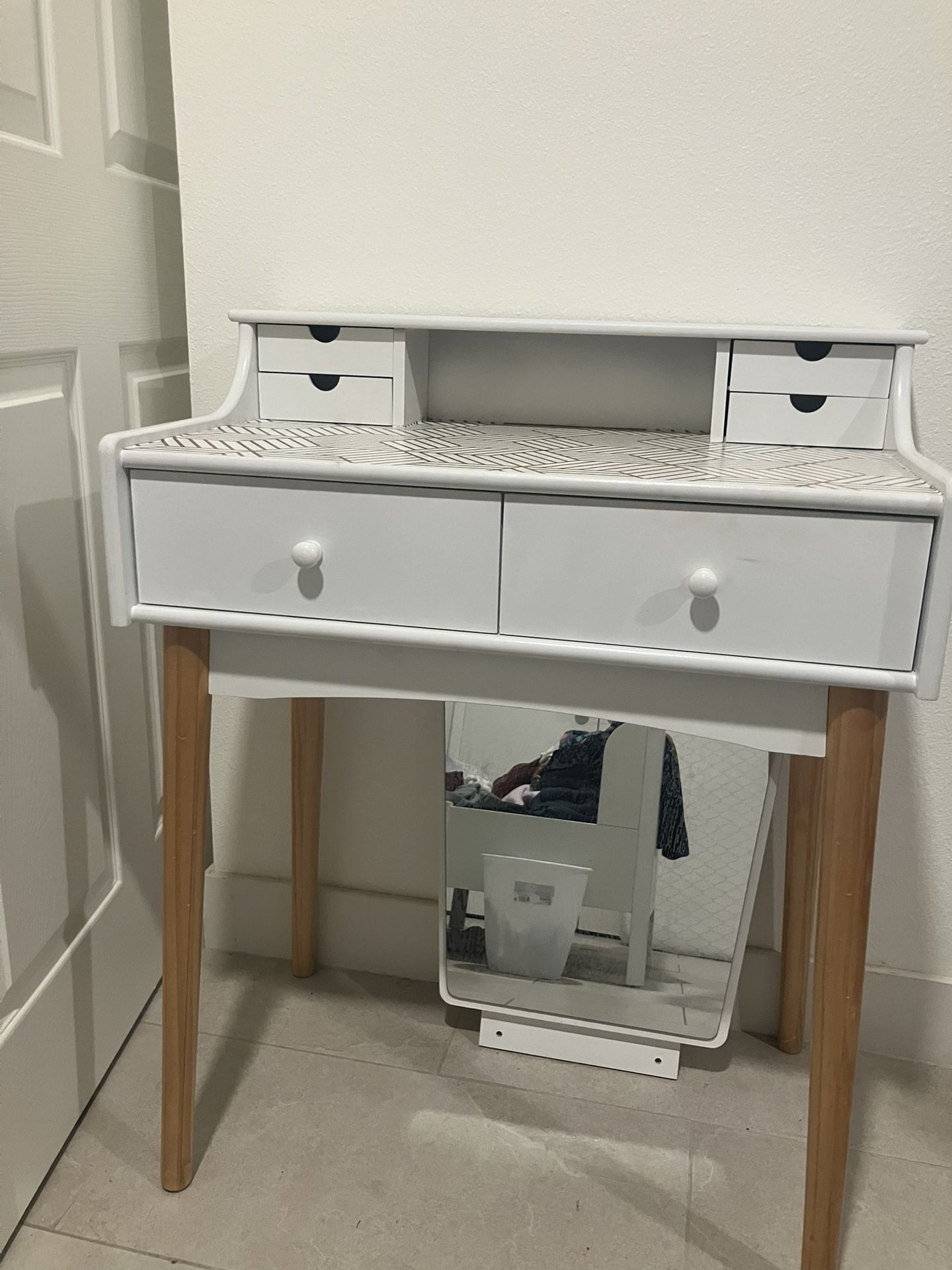 Vanity Desk with Mirror