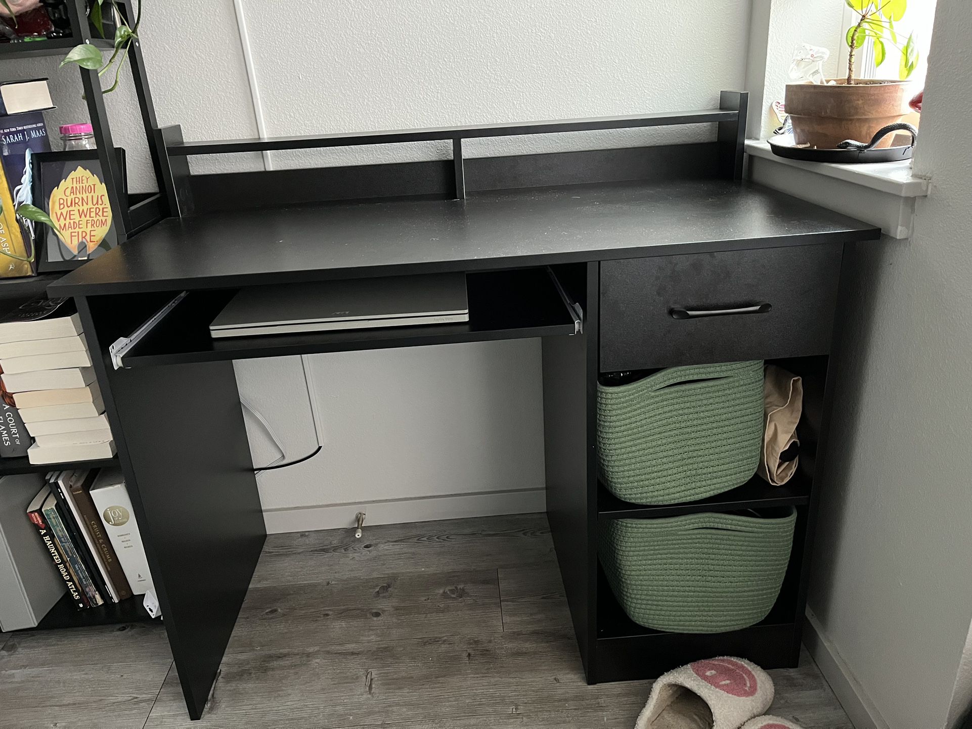 Black Working Desk With Pullout Drawers And Side Storage