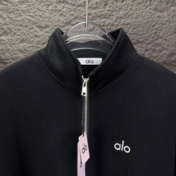 Alo Yoga black quarter