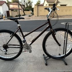 KHS Town And Country Women’s 17 Inch Frame 