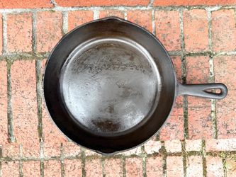 Cast Iron Skillet 10 5/8”