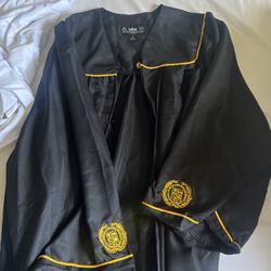 graduation gown Cal state long beach