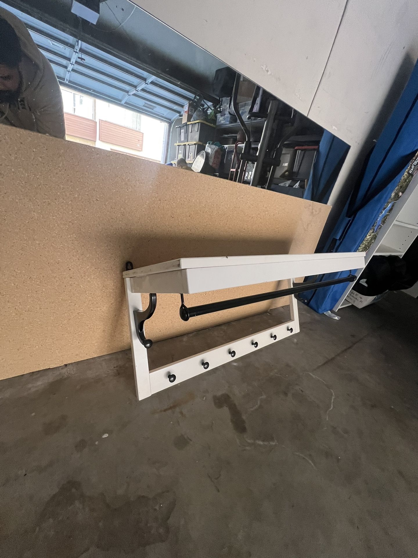 Mountable Clothes Rack