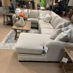 🛋️Brand New Ashley Couch 🛋️Dellara Chalk Sectional Oversized 