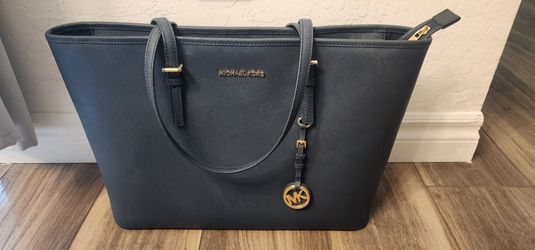 2 Michel Kors Bags