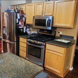 Kitchen Cabinets & Granite Counters 