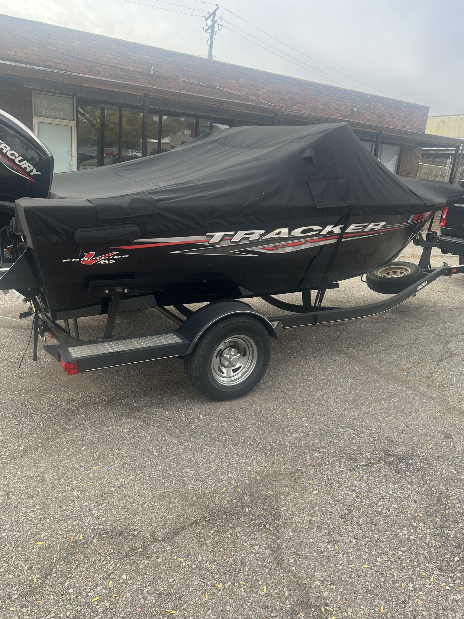 2020 Tracker 165 v