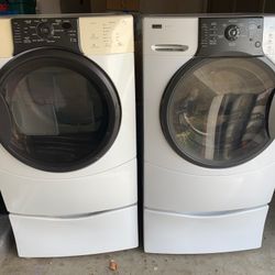 Kenmore Washer / Dryer Set With Pedestals Set