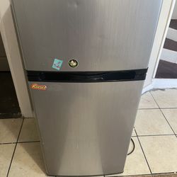 refrigerator 