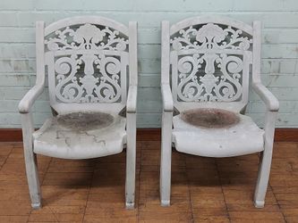 *** FREE *** Plastic Patio Chairs