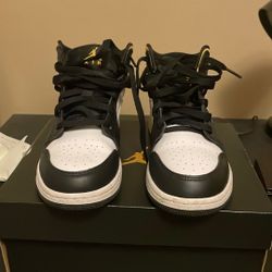 Air Jordan 1 Mid 