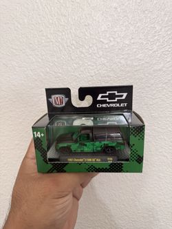M2 Machines Auto R100 1992 Chevrolet C1500 SS 454