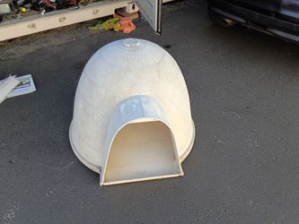 Dog igloo house