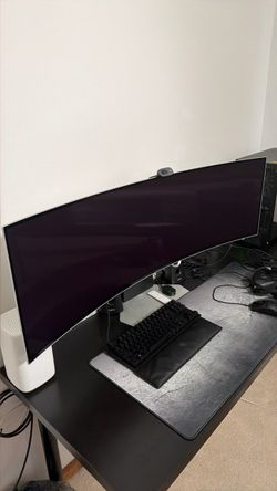 Samsung G9 odyssey ultra wide OLED 49 inches 2k display
