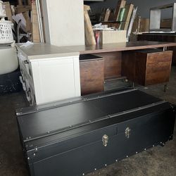 Safavieh Zoe Coffee Table Storage Trunk With Wine Rack - Black  