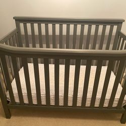 Baby Crib And changing Table 