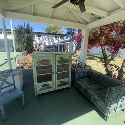 🦁 Vintage Farmhouse Cabinet w/ Mesh Doors & Hand-Painted Animals – $250 OBO 🐊  If you like pieces that actually have personality, this one’s it.  Di
