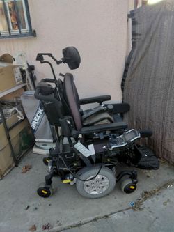 Electric wheelchair, never used. Missing charger. $ 1000 OBO!!!