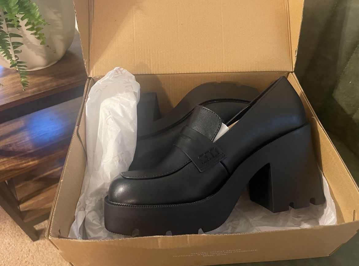 Woman’s Mary Jane Chunky Heeled Boots