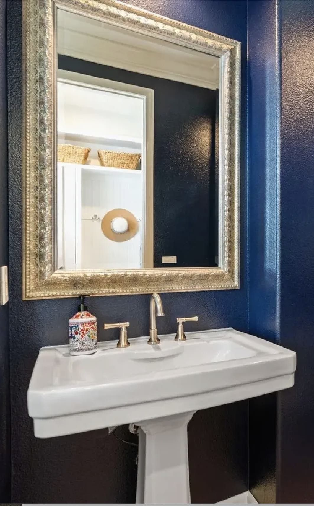 Free Pedestal Sink With Faucet