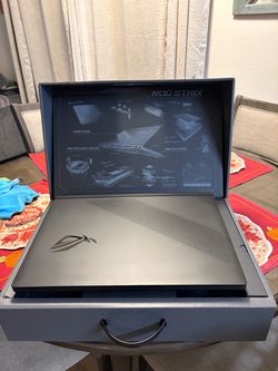 ASUS ROG Strix SCAR 18 — RTX 5090 / 32GB RAM / 2TB SSD / 240Hz Mini-LED Negotiable/OBO