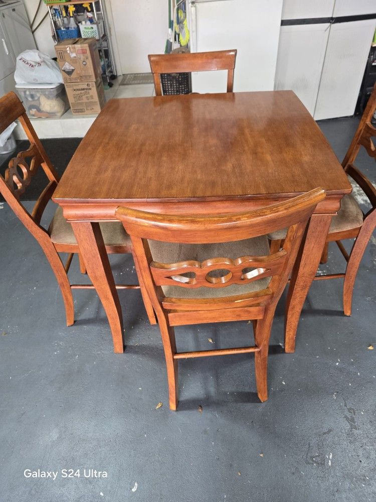 High Top Table W/ 4 Cushioned Chairs