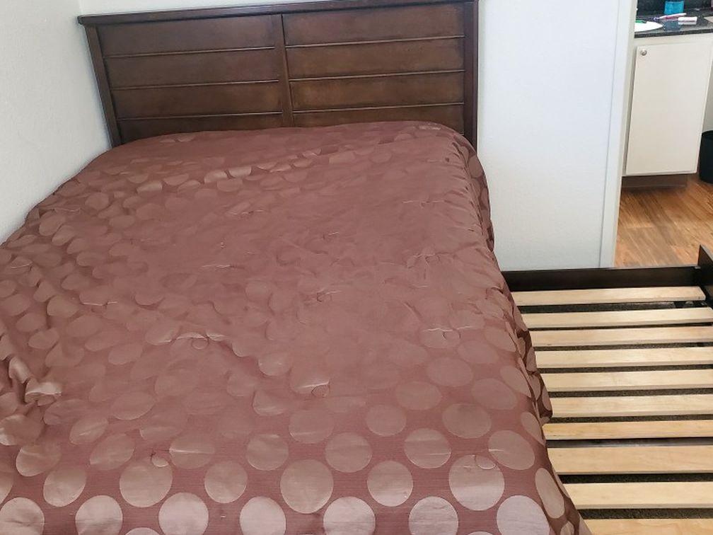 Full Size Bed With Trundle Excellent Condition