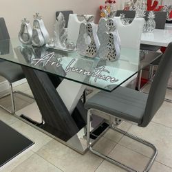 New In Box Dining Table Set
