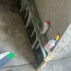 8’ Foot Ladder 