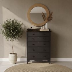 5 Drawers Repainted Dresser 1960 Great Conditions. 