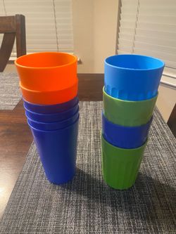 Lot of 10 small plastic cups
