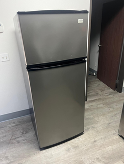 Estate Top Freezer Fridge – Stainless, Clean Interior, 19 cu ft