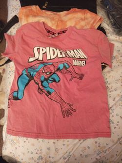 Es un pans y dos camisetas de niño