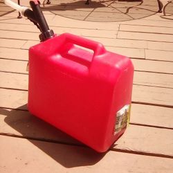 Gas Can 5 Gallon Nice 10.00