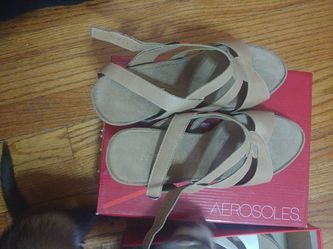 ***AEROSOLES HEELS***
