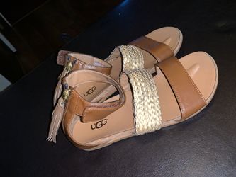 Uggs sandals size 3