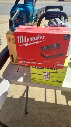 Milwaukee
M18 18-Volt Lithium-lon Dual
Bay Rapid Battery Charger