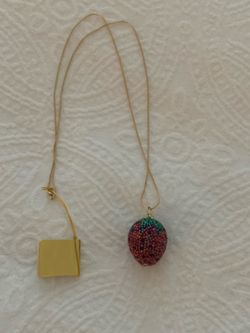 Pendant strawberry on chain rope