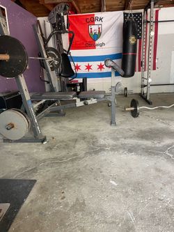 Weight bench. Weights.