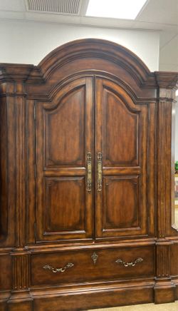 Beautiful large brown Armoire REAL, SOLID, AUTHENTIC WOOD!