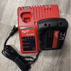 Milwaukee m12 m18 charger & m18 2.0ah battery
