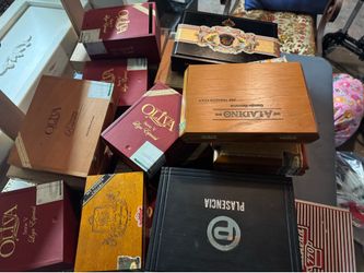 25 wooden cigar boxes
