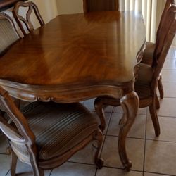 Dining Table With 6 Chairs 🪑 Good Solid Wood Very Well Taken Care Of Always Too Big For Space $400 OBO 
