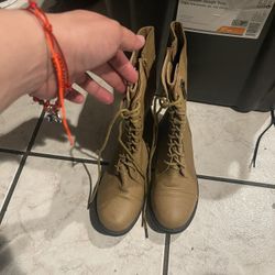Nice Woman Boots Size 7