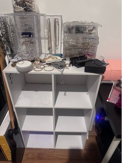 White Cube Storage Organizer Bookshelf (6 Cubes)