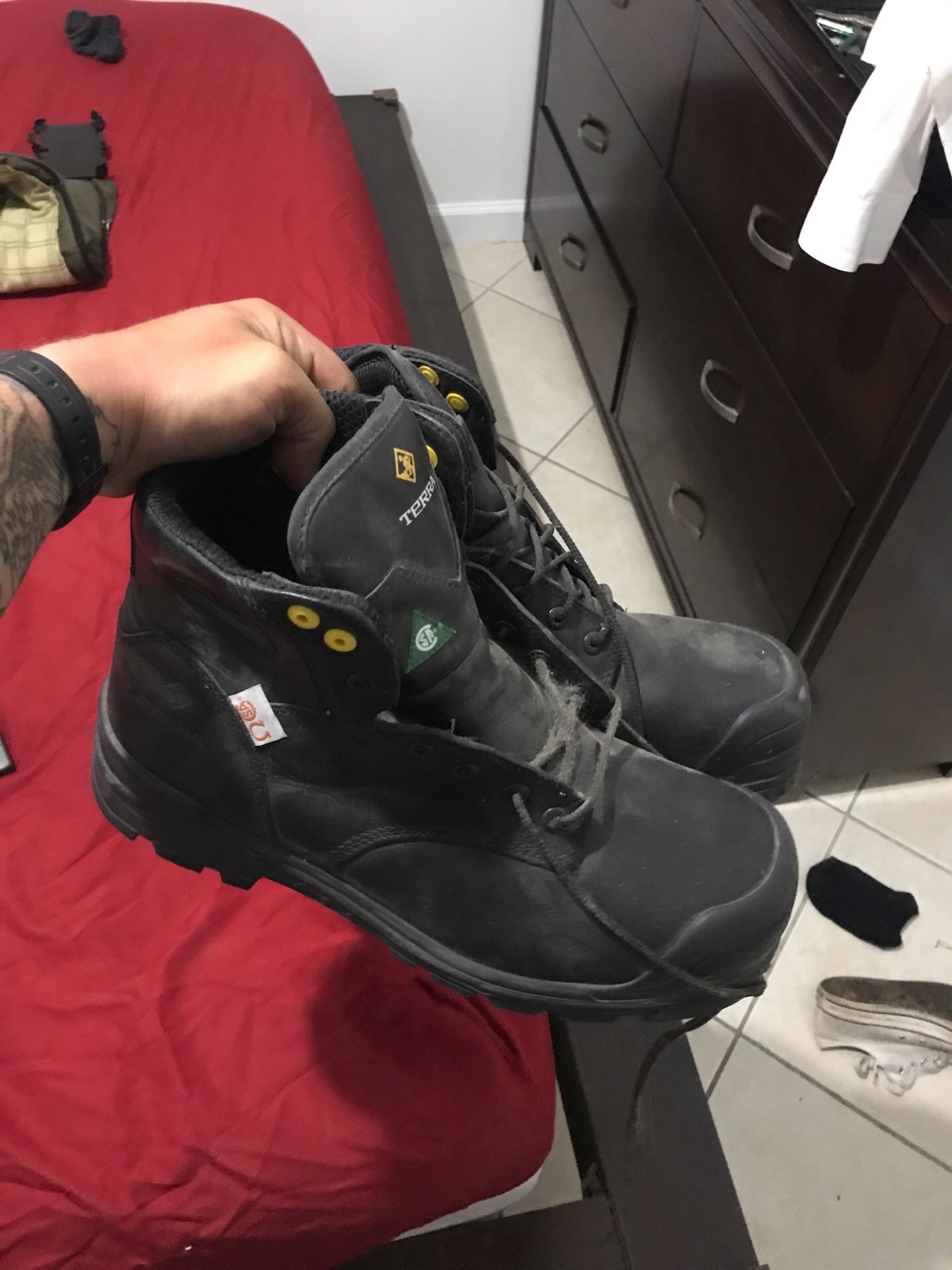 Terra 6” steel toe work boots! Brand new, never worn size 14