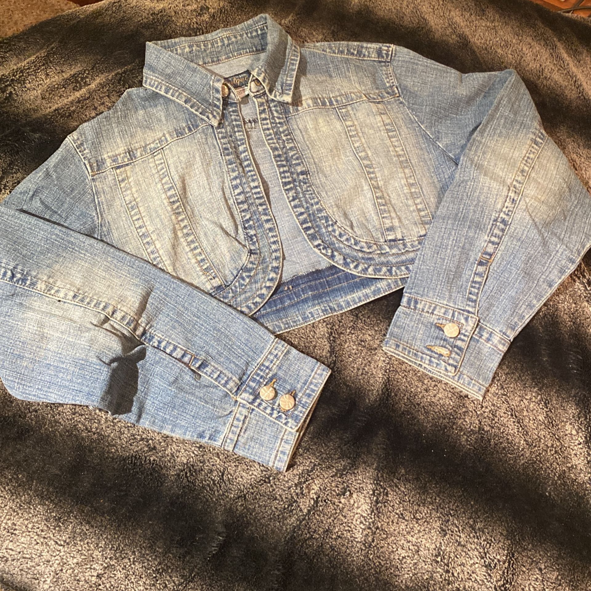 Younique 🌸 Midriff Jean Jacket (S? Fits Like L)