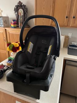 Evenflo infant car seat with base