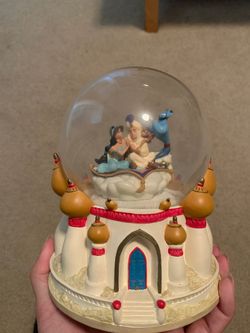Disney’s Musical Snow globe Aladdin &Jasmine
