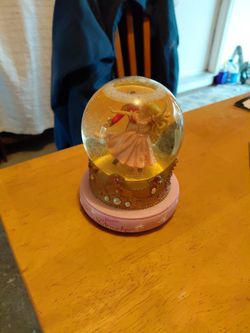 Barbie And Rapuzel (Snow Globe)